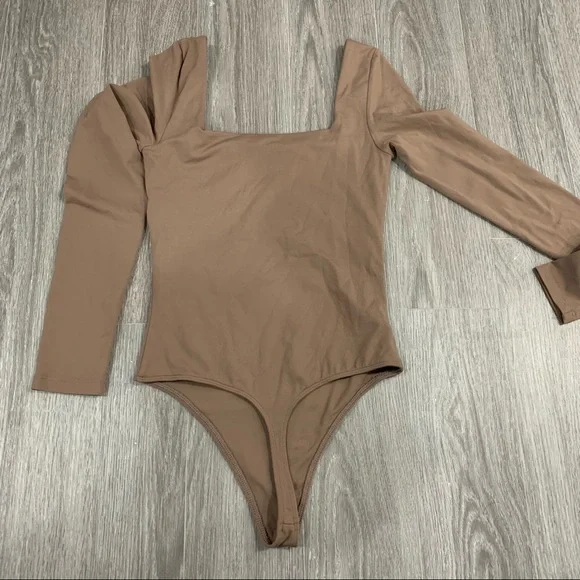 Aritzia Babaton contour bodysuit long sleeve square neck small - Picture 3 of 3